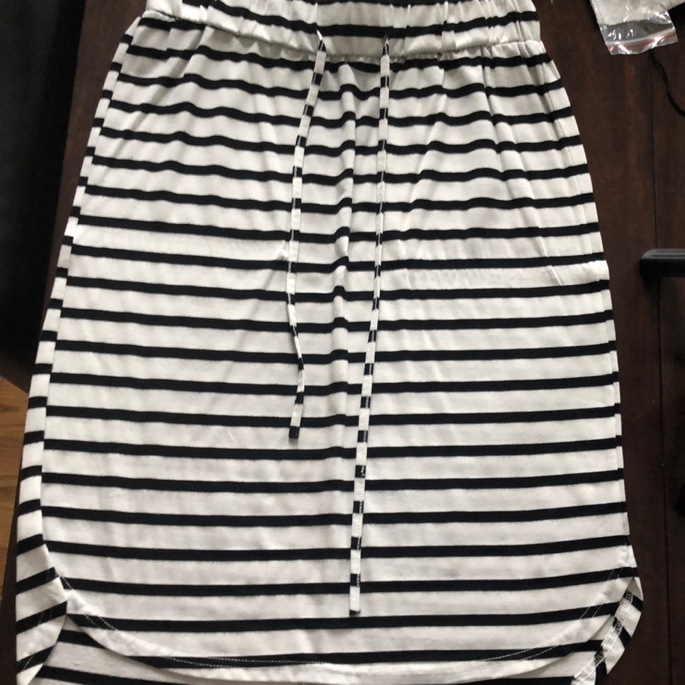 Womens Knee length skirt. White and black strips